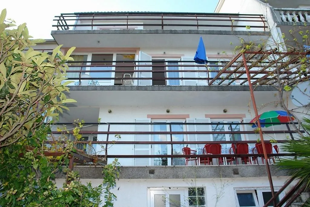 Beautiful Apartment In Crikvenica With Kitchen 0*,